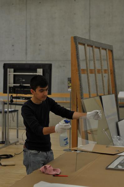 Die Sammlung eSeL. Aufbau (bis 4.5.2016, Essl Museum) Foto: Marlin Essl