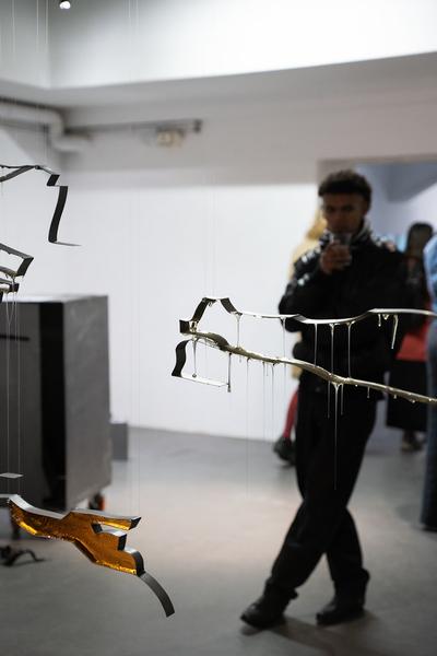 piercing through (das weisse haus, 08.11.2025 - 24.01.2026) Foto: eSeL.at - Sarah Tasha