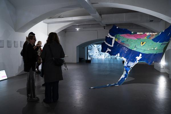 piercing through (das weisse haus, 08.11.2025 - 24.01.2026) Foto: eSeL.at - Sarah Tasha