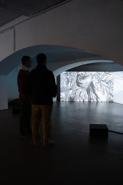 piercing through (das weisse haus, 08.11.2025 - 24.01.2026) Foto: eSeL.at - Sarah Tasha