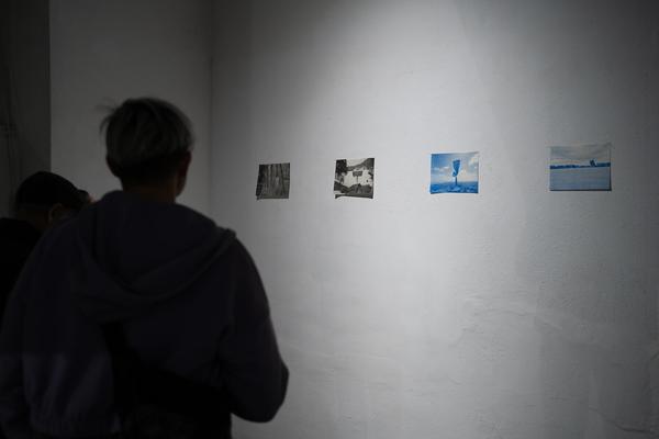 piercing through (das weisse haus, 08.11.2025 - 24.01.2026) Foto: eSeL.at - Sarah Tasha