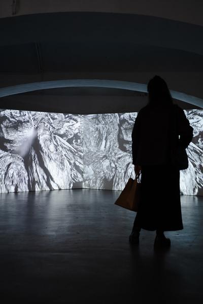 piercing through (das weisse haus, 08.11.2025 - 24.01.2026) Foto: eSeL.at - Sarah Tasha