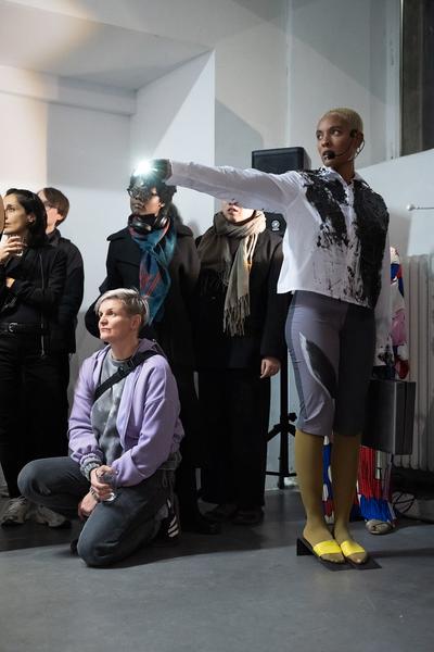 piercing through (das weisse haus, 08.11.2025 - 24.01.2026) Foto: eSeL.at - Sarah Tasha