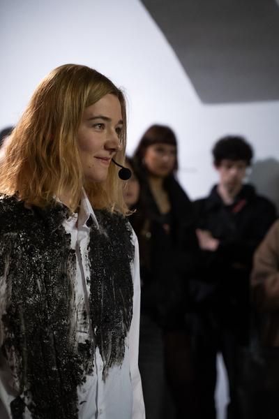 piercing through (das weisse haus, 08.11.2025 - 24.01.2026) Foto: eSeL.at - Sarah Tasha