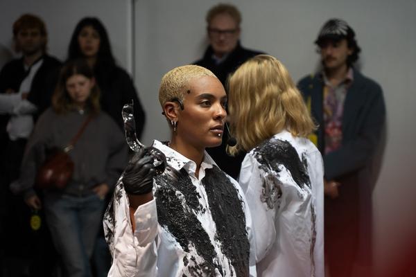 piercing through (das weisse haus, 08.11.2025 - 24.01.2026) Foto: eSeL.at - Sarah Tasha