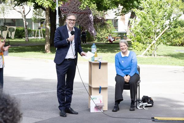 Platz nehmen #5 "Let´s stick with the Unicorns" (Akademie @ Schillerplatz, 13.5.2026) Foto: eSeL.at - Lorenz Seidler