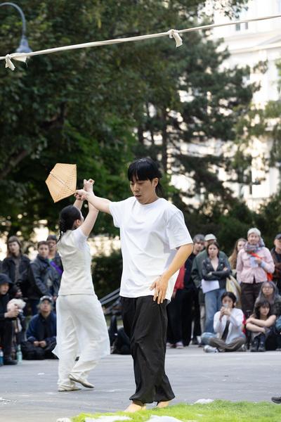 So Young Park "Calling" @ Platz nehmen #5 "Let´s stick with the Unicorns" (Akademie @ Schillerplatz, 13.5.2026) Foto: eSeL.at - Lorenz Seidler