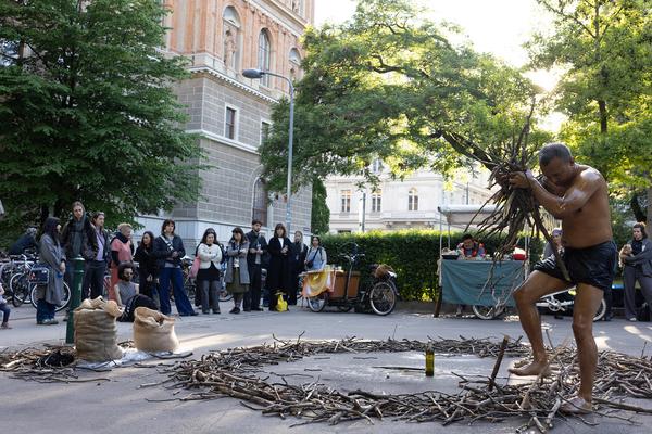Sanjid Mahmud  "Threshing" @ Platz nehmen #5 "Let´s stick with the Unicorns" (Akademie @ Schillerplatz, 13.5.2026) Foto: eSeL.at - Lorenz Seidler