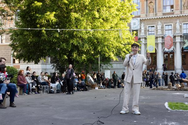 Marin Shamov "This is because of Love" @ Platz nehmen #5 "Let´s stick with the Unicorns" (Akademie @ Schillerplatz, 13.5.2026) Foto: eSeL.at - Lorenz Seidler