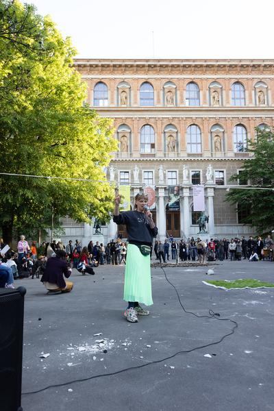 Jiyeong Kim "Contact and Collapse" @ Platz nehmen #5 "Let´s stick with the Unicorns" (Akademie @ Schillerplatz, 13.5.2026) Foto: eSeL.at - Lorenz Seidler