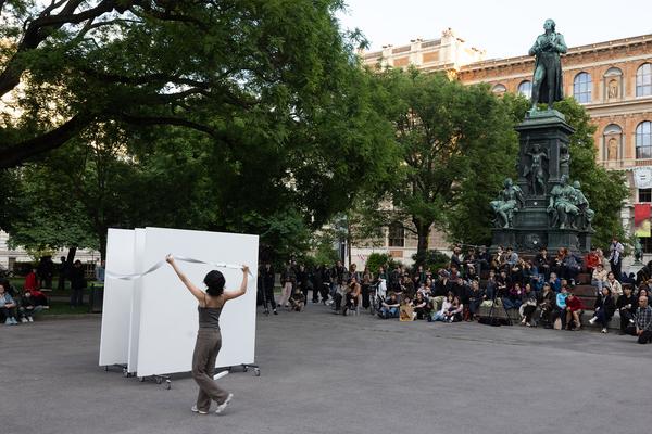 Hana Kawanishi "a-part" @ Platz nehmen #5 "Let´s stick with the Unicorns" (Akademie @ Schillerplatz, 13.5.2026) Foto: eSeL.at - Lorenz Seidler