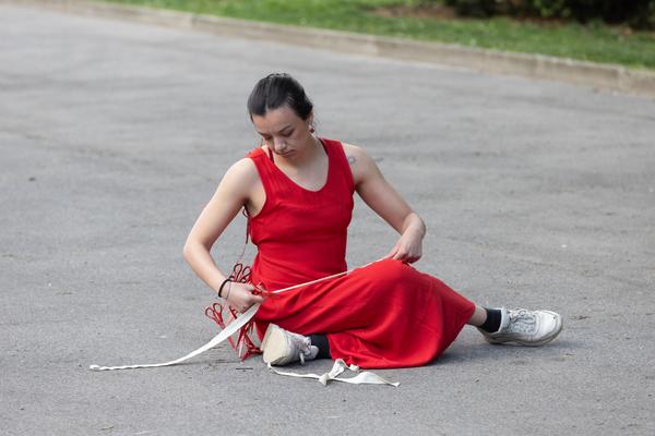 Monique Burandt Perinango "Cutting Worries" @ Platz nehmen #5 "Let´s stick with the Unicorns" (Akademie @ Schillerplatz, 13.5.2026) Foto: eSeL.at - Lorenz Seidler
