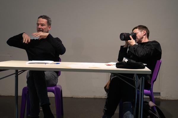 &quot;Prosuming Art&quot; - Gespräch Michael Huber &amp; eSeL (eSeL Rezeption &amp; Raum D MQ, 9.11.2025) Foto: CC-BY-SA 4.0, Leopold Zyka.