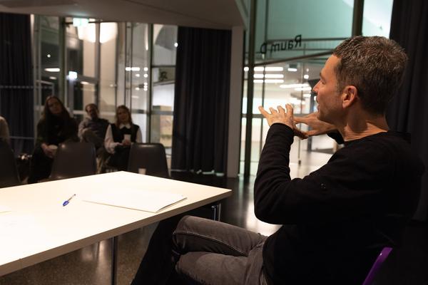 &quot;Prosuming Art&quot; - Gespräch Michael Huber &amp; eSeL (eSeL Rezeption &amp; Raum D MQ, 9.11.2025) Foto: eSeL.at - Lorenz Seidler