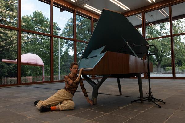 "Janus" Von Katrin Hornek und Karin Pauer (Public Program @ Belvedere 21, 20.6. &amp; 21.6.2025) Foto: eSeL.at - Lorenz Seidler