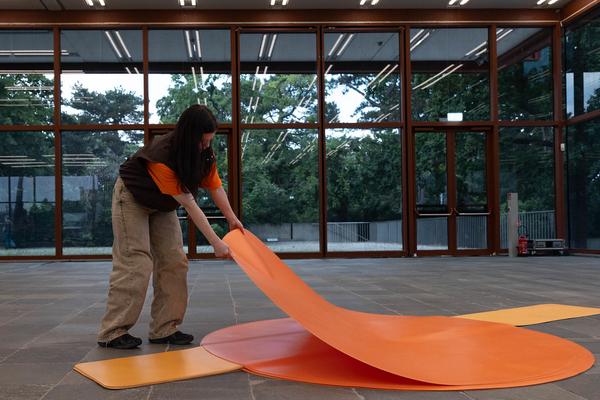 "Janus" Von Katrin Hornek und Karin Pauer (Public Program @ Belvedere 21, 20.6. &amp; 21.6.2025) Foto: eSeL.at - Lorenz Seidler