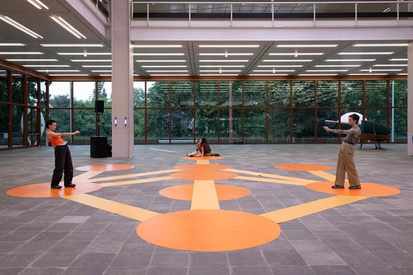 "Janus" Von Katrin Hornek und Karin Pauer (Public Program @ Belvedere 21, 20.6. &amp; 21.6.2025) Foto: eSeL.at - Lorenz Seidler