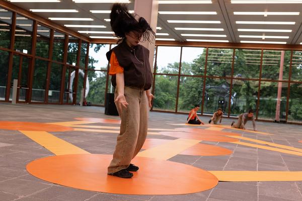 "Janus" Von Katrin Hornek und Karin Pauer (Public Program @ Belvedere 21, 20.6. &amp; 21.6.2025) Foto: eSeL.at - Lorenz Seidler