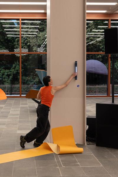 "Janus" Von Katrin Hornek und Karin Pauer (Public Program @ Belvedere 21, 20.6. &amp; 21.6.2025) Foto: eSeL.at - Lorenz Seidler
