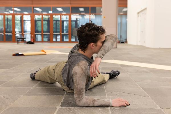 "Janus" Von Katrin Hornek und Karin Pauer (Public Program @ Belvedere 21, 20.6. &amp; 21.6.2025) Foto: eSeL.at - Lorenz Seidler
