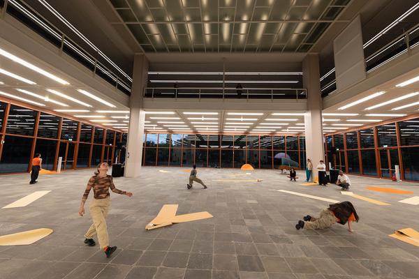 "Janus" Von Katrin Hornek und Karin Pauer (Public Program @ Belvedere 21, 20.6. &amp; 21.6.2025) Foto: eSeL.at - Lorenz Seidler