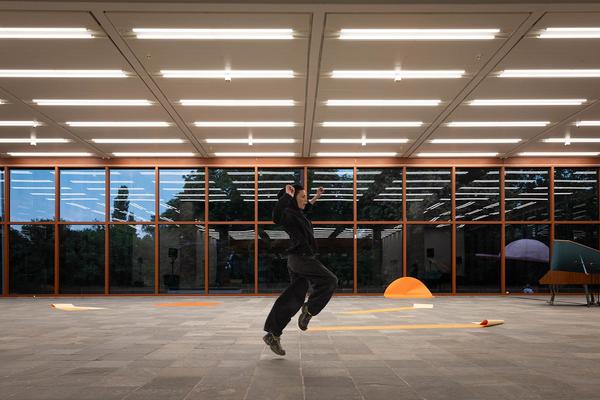 "Janus" Von Katrin Hornek und Karin Pauer (Public Program @ Belvedere 21, 20.6. &amp; 21.6.2025) Foto: eSeL.at - Lorenz Seidler