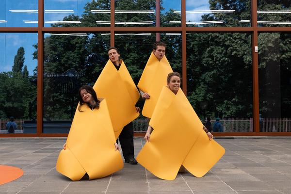 "Janus" Von Katrin Hornek und Karin Pauer (Public Program @ Belvedere 21, 20.6. &amp; 21.6.2025) Foto: eSeL.at - Lorenz Seidler