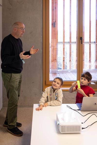 ReGenerativa: Herwig Turk &quot;Wasser&quot; (Kinder Kunst Labor, 19.11.2025) Foto: eSeL.at - Lorenz Seidler