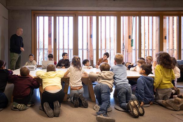 ReGenerativa: Herwig Turk &quot;Wasser&quot; (Kinder Kunst Labor, 19.11.2025) Foto: eSeL.at - Lorenz Seidler