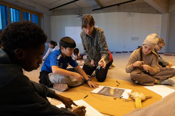 ReGenerativa: Ronja Grossar &quot;Kreisläufe&quot;  (Kinder Kunst Labor, 19.11.2025) Foto: eSeL.at - Lorenz Seidler