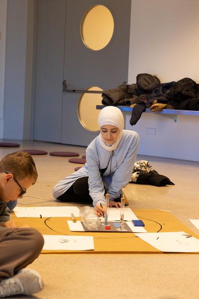 ReGenerativa: Ronja Grossar &quot;Kreisläufe&quot;  (Kinder Kunst Labor, 19.11.2025) Foto: eSeL.at - Lorenz Seidler