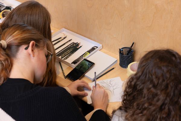 ReGenerativa: Andreas Hoffer &quot;Wald/Holz&quot; (Kinder Kunst Labor, 19.11.2025) Foto: eSeL.at - Lorenz Seidler