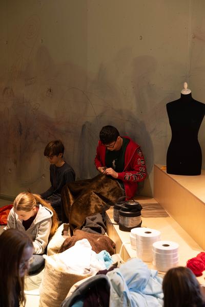 ReGenerativa: Karin Oèbster &quot;Textilien&quot; (Kinder Kunst Labor, 19.11.2025) Foto: eSeL.at - Lorenz Seidler