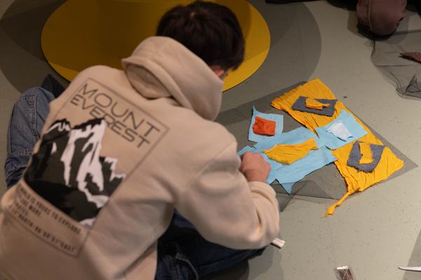 ReGenerativa: Karin Oèbster &quot;Textilien&quot; (Kinder Kunst Labor, 19.11.2025) Foto: eSeL.at - Lorenz Seidler