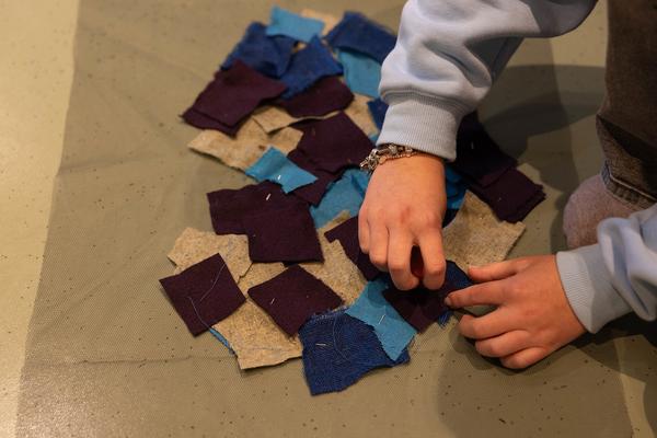 ReGenerativa: Karin Oèbster &quot;Textilien&quot; (Kinder Kunst Labor, 19.11.2025) Foto: eSeL.at - Lorenz Seidler