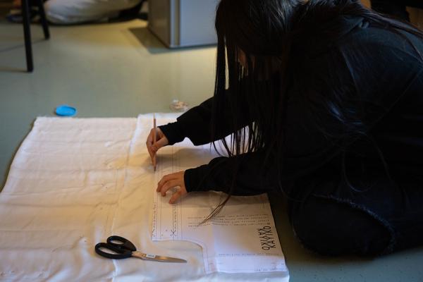 ReGenerativa: Karin Oèbster &quot;Textilien&quot; (Kinder Kunst Labor, 19.11.2025) Foto: eSeL.at - Lorenz Seidler