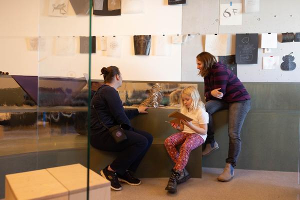 ReGenerativa: Kay Walkowiak &quot;Tiere und andere Spezies, Natur und Pflanzen&quot;  (Kinder Kunst Labor, 19.11.2025) Foto: eSeL.at - Lorenz Seidler