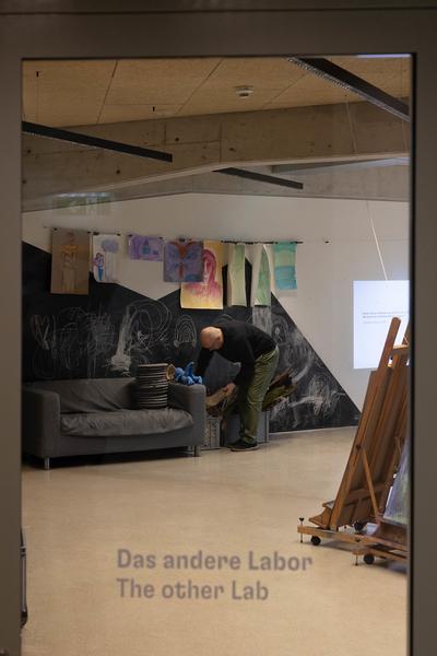 ReGenerativa: Herwig Turk &quot;Wasser&quot; (Kinder Kunst Labor, 19.11.2025) Foto: eSeL.at - Lorenz Seidler