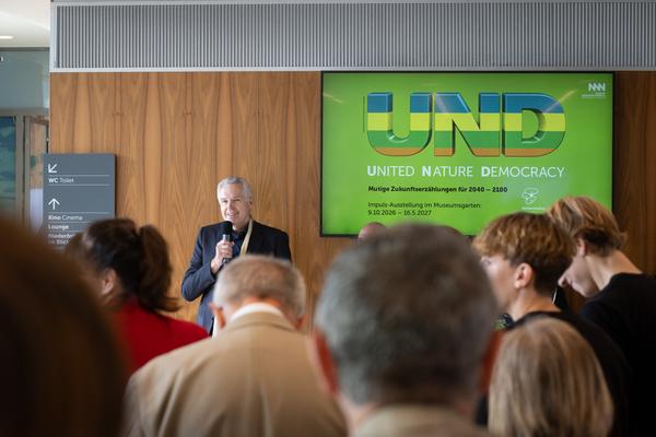 Eröffnung: ReGenerativa "UND - United Nature Democracy" Mutige Zukunftserzählungen für 2040–2100 (Museum Niederösterreich - Museumsgarten, St. Pölten, 8.10.2026) Foto: eSeL.at - Lorenz Seidler