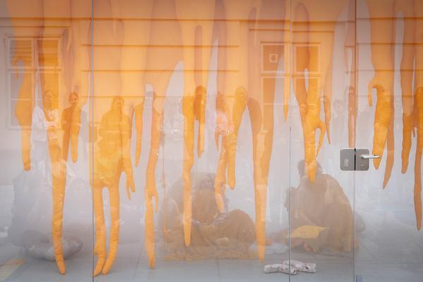 Stephanie Winter &amp; Salon Hybrid &quot;Roots Of Resistance – Fictions Of Survival&quot; (MQ Art Box, 14.5.2025) Foto: eSeL.at - Lorenz Seidler