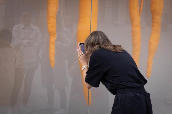 Stephanie Winter &amp; Salon Hybrid &quot;Roots Of Resistance – Fictions Of Survival&quot; (MQ Art Box, 14.5.2025) Foto: eSeL.at - Lorenz Seidler