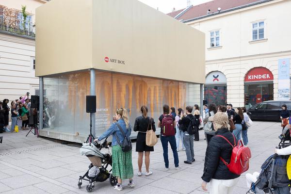Stephanie Winter &amp; Salon Hybrid &quot;Roots Of Resistance – Fictions Of Survival&quot; (MQ Art Box, 14.5.2025) Foto: eSeL.at - Lorenz Seidler
