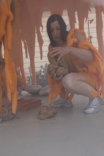 Stephanie Winter &amp; Salon Hybrid &quot;Roots Of Resistance – Fictions Of Survival&quot; (MQ Art Box, 14.5.2025) Foto: eSeL.at - Lorenz Seidler