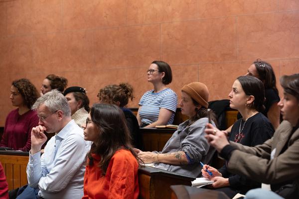 Salon Futur: &quot;From Burnout to Siesta&quot;  (Anatomiesaal Akademie, 10.11.2025) Foto: eSeL.at - Lorenz Seidler