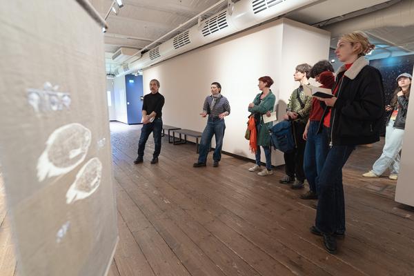 Public Tours: Seeds. Reclaiming Roots, Sowing Futures - Klima Biennale 2026 (Kunsthaus Wien, 12.04.2026) Foto: eSeL.at - Robert Puteanu