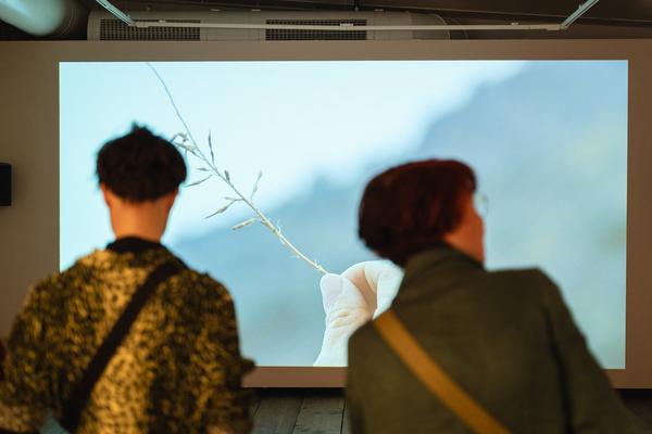 Public Tours: Seeds. Reclaiming Roots, Sowing Futures - Klima Biennale 2026 (Kunsthaus Wien, 12.04.2026) Foto: eSeL.at - Robert Puteanu