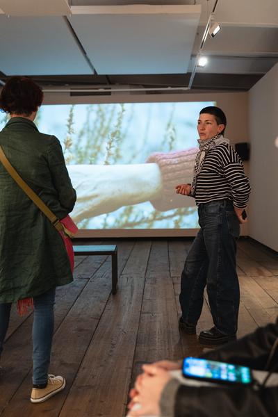 Public Tours: Seeds. Reclaiming Roots, Sowing Futures - Klima Biennale 2026 (Kunsthaus Wien, 12.04.2026) Foto: eSeL.at - Robert Puteanu