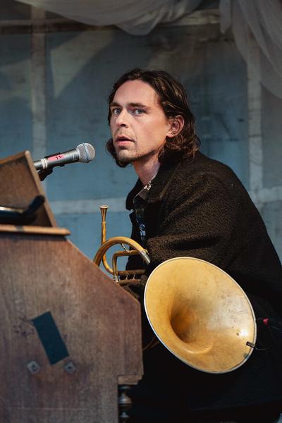 Tangente St. Pölten: Zusammen oder getrennt? - God's Entertainment (Rathausplatz St. Pölten, 5.10.2024) Foto: eSeL.at - Robert Puteanu