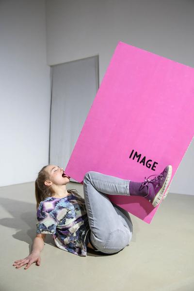 Kunstraum Niederösterreich: Michikazu Matsune - &quot;Now or Forever&quot; In: Spot on me!  (24.4.2015, #2 Performancereihe &quot;As can be seen from&quot;) Foto: (c) eSeL.at