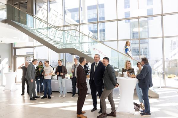 Eröffnung "Shaping Tomorrow´s World" - Wall Drawing by ThinkVisual / Chiara de Eccher (AIT Artloop, 8.4.2026) Foto: eSeL.at - Lorenz Seidler